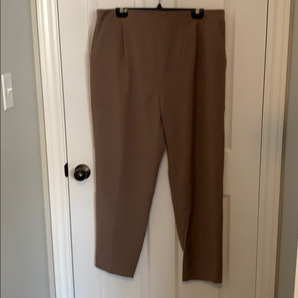 Forever 21 Tan coloured dress pants
